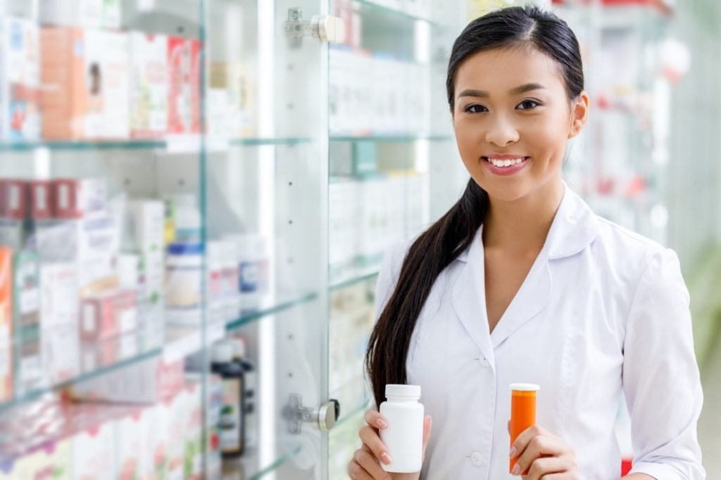 Why Should I Become a Certified Pharmacy Technician?